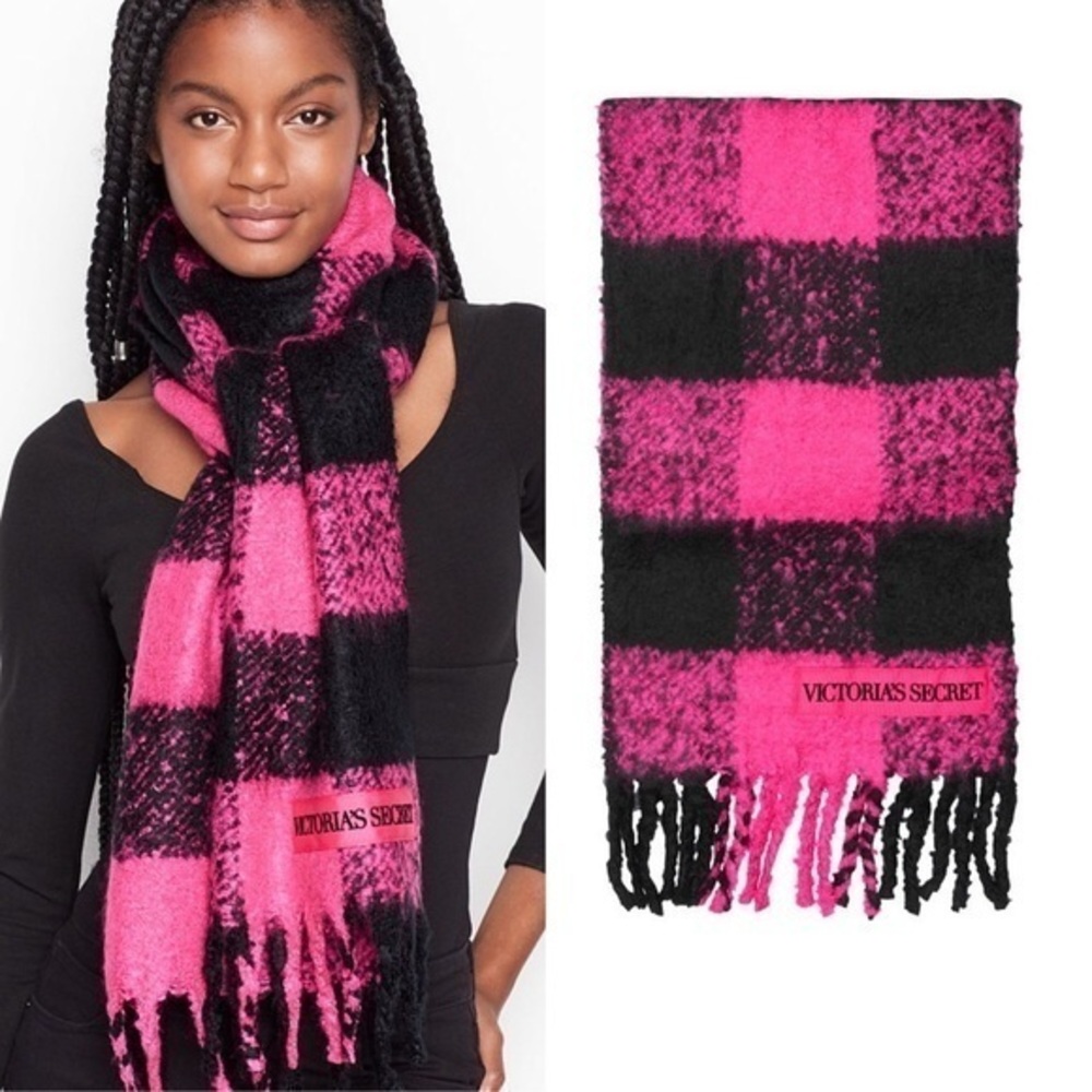 VICTORIA’S SECRET Plush Buffalo Plaid Scarf Brand New